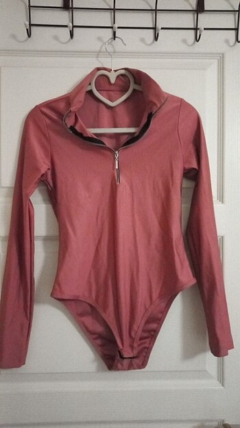 Pembe bodysuit