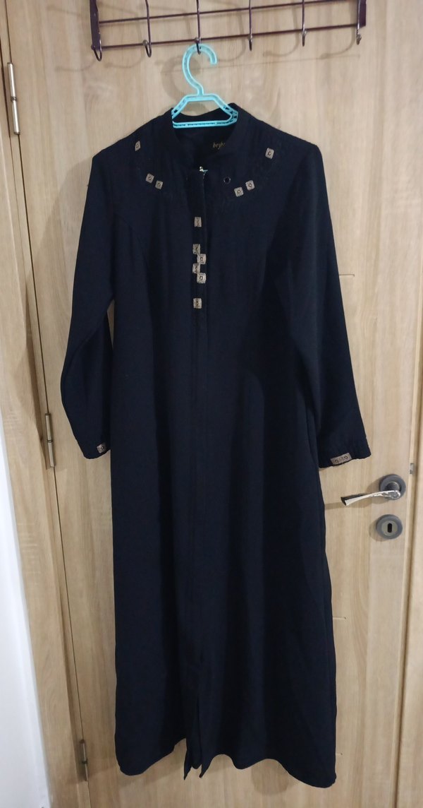 Düğmeli Siyah Uzun Kadın ferace - Görsel 2