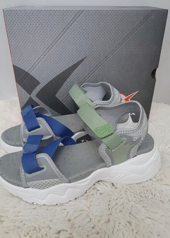 37 Beden Kinetix Gri Kadın Spor Sandalet