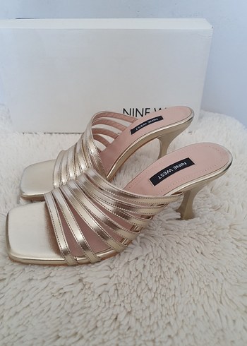 37 Beden altın Renk Nine West Bej Parlak Stiletto Terlik