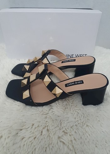 39 Beden Nine West Siyah Parlak Tokalı Topuklu Terlik
