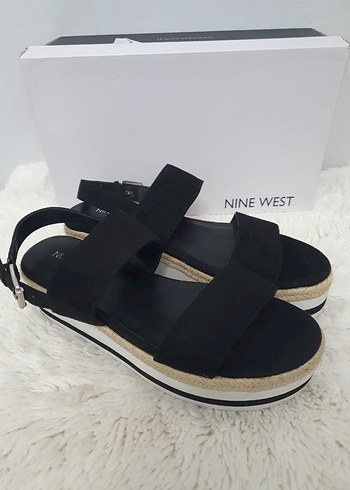 Nine West Siyah Kadın Dolgu Topuklu Sandalet