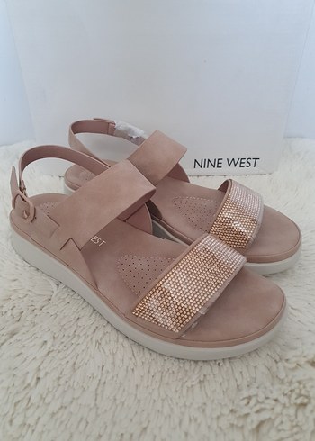 Nine West Bej Süet Dolgu Topuklu Kadın Sandalet