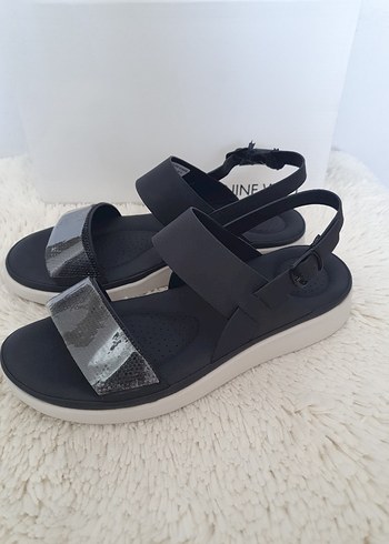 39 Beden Nine West Siyah Yılan Derisi Desenli Dolgu Topuklu Sandalet