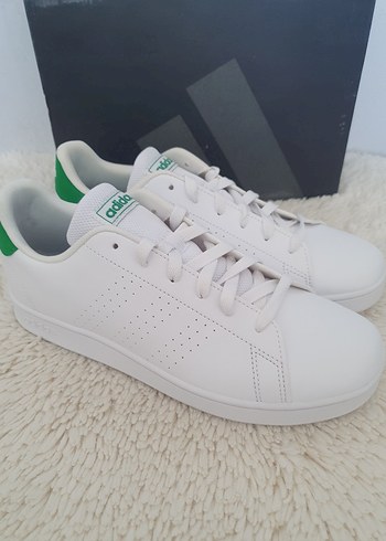 Beyaz Adidas Sneaker