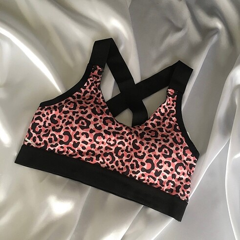 Pembe spor sütyen