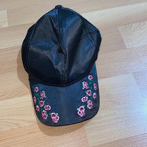 Parlak siyah cap