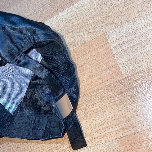  Beden Parlak siyah cap
