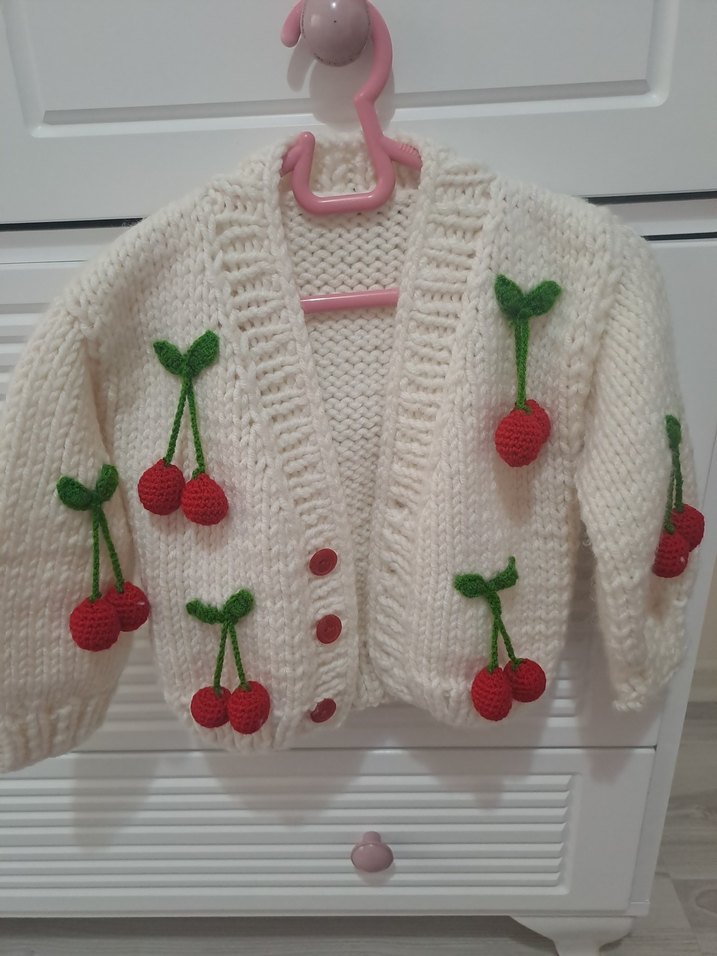 Kirazlı Beyaz Kız Çocuk Hırka - Görsel 2