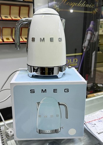 Beyaz SMEG Kettle Su Isıtıcısı