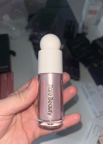 Rare Beauty pembe Aydınlatıcı