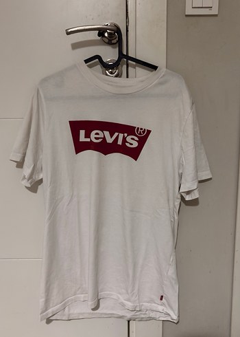 Levis m