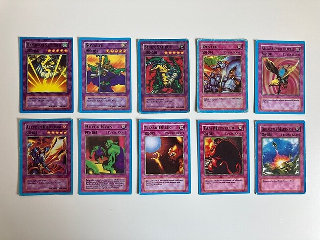  Beden Renk 68 yugioh 2 pokemon olmak üzere toplam koleksiyon 70 kart