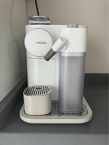 Nespresso Gran Lattissima beyaz kapsüllü kahve makinesi