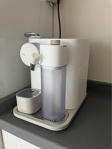 Nespresso Nespresso Gran Lattissima beyaz kapsüllü kahve makinesi