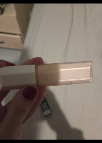 Beden Fenty Hydrating Concealer 100C