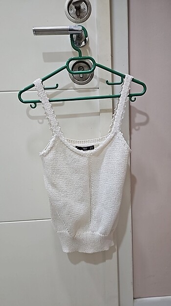 Mango askılı triko bluz