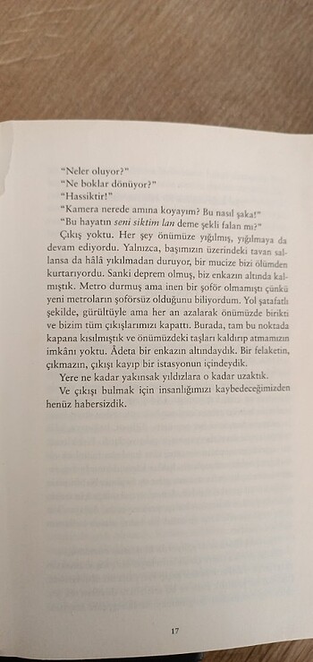  Beden Yere Yakın Yıldızlara Uzak - Emine Tavuz