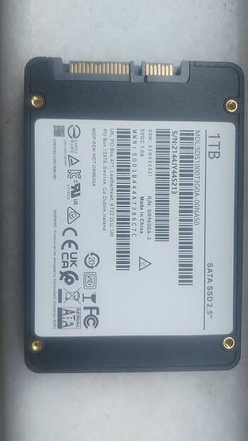 1 TB SSD DİSK SIFIR KUTUSUNDA (SSD=SOLİDE STADE DİSK)