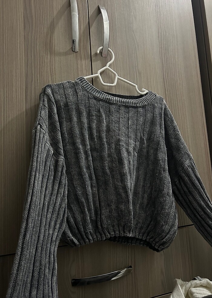 Kolları uzun bluz - Görsel 2