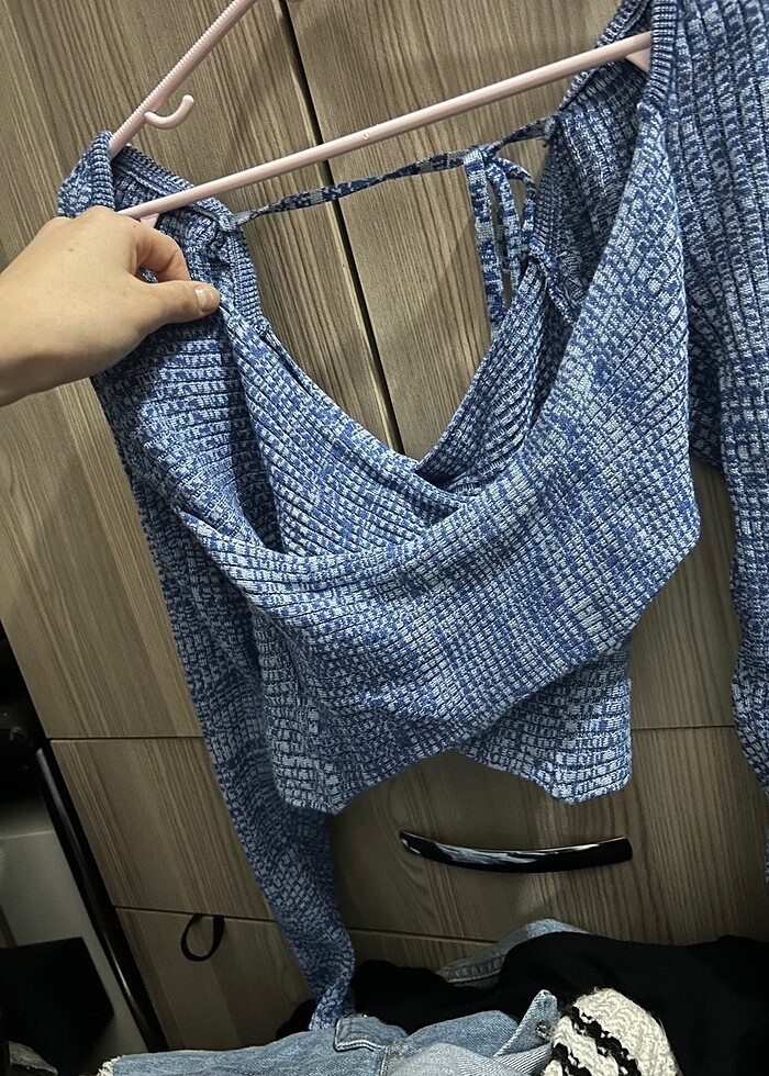 Arkasında ip detaylı bluz - Görsel 2