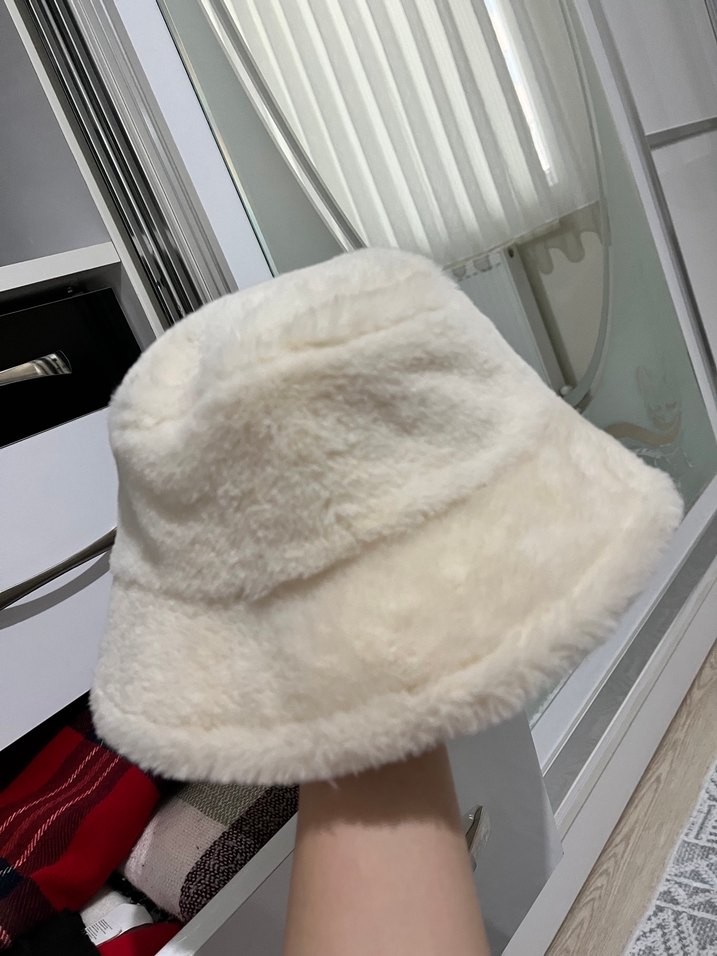 Ekru Peluş Bucket Şapka — görsel 2/3