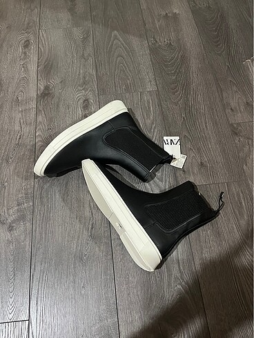 zara 42 numara sıfır etiketli bot