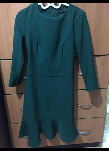 Yeşil fırfırlı elbise - Görsel 3