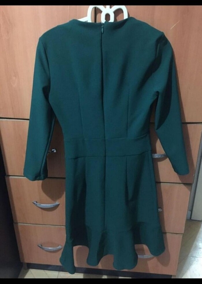 Yeşil fırfırlı elbise - Görsel 4