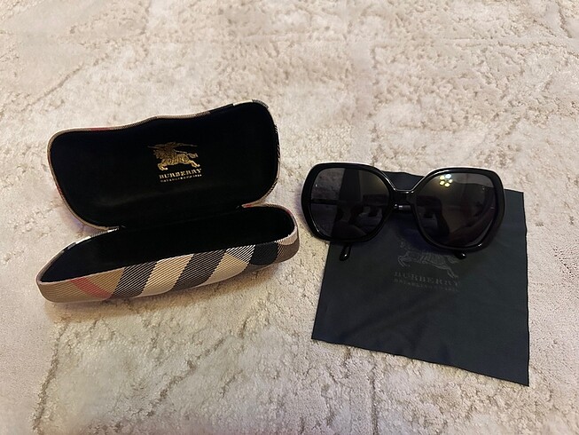 Burberry güneş gözlügü