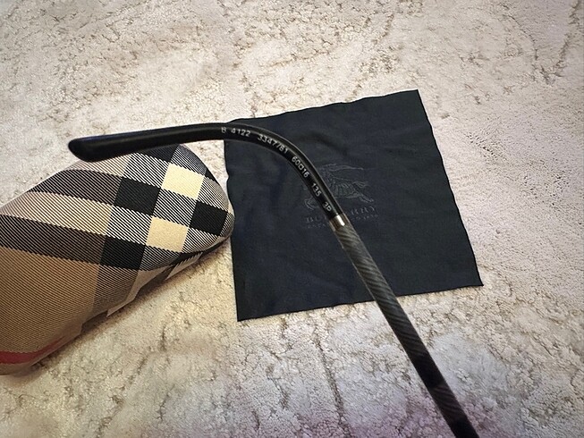  Beden Burberry güneş gözlügü