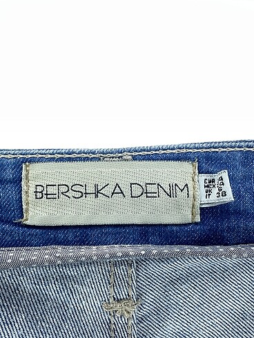 34 Beden çeşitli Renk Bershka Mini Şort %70 İndirimli.