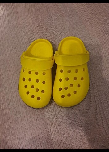 Erkek cocuk crocs 