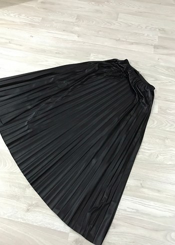m Beden Siyah Pilili Uzun Kadın Etek