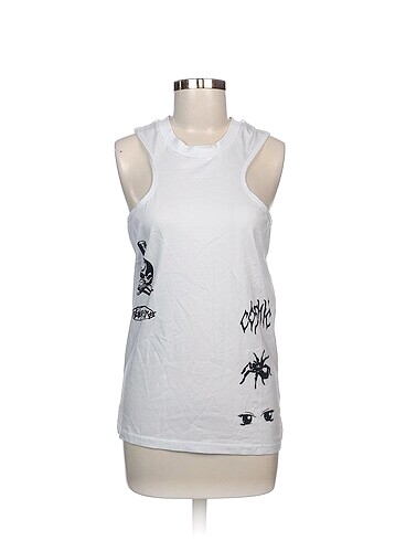 Asos T-shirt %70 İndirimli.