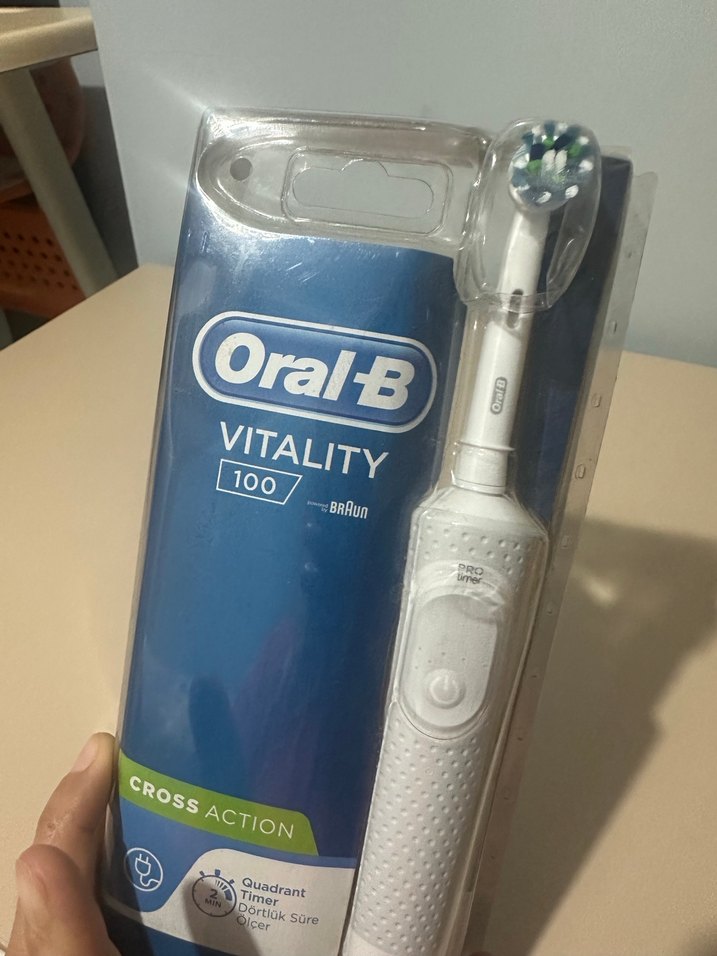 Oral-B Vitality D100 Şarjlı Beyaz Diş Fırçası - Görsel 5