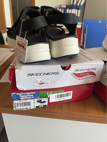 36 Beden Skechers ARCFİT sandalet 36 numara sıfır üründür