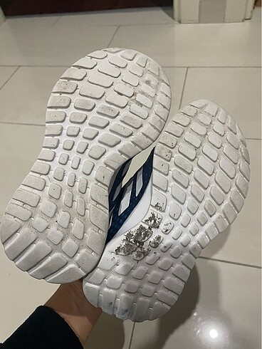 31 Beden 31 numara Adidas ayakkabı