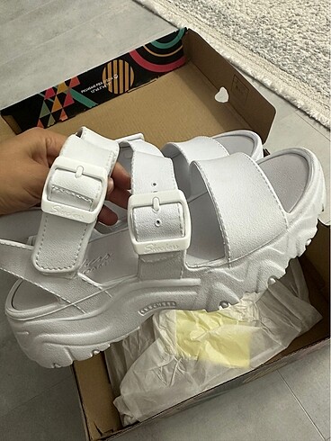 Skechers sandalet 37 numara beyaz