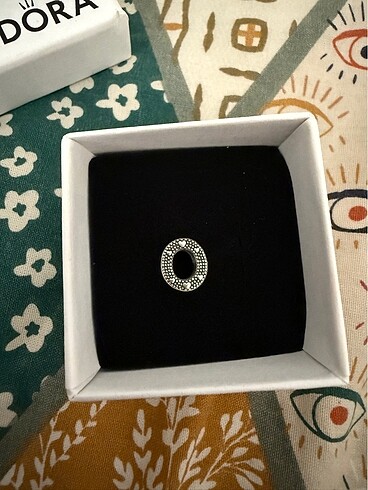 pandora O harf charm