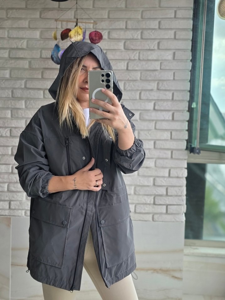 Gri Kadın Midi Boy Rahat Kesim Yağmurluk - Görsel 2