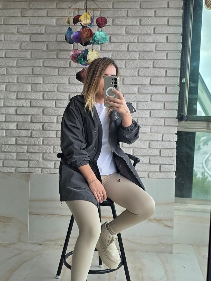 Gri Kadın Midi Boy Rahat Kesim Yağmurluk - Görsel 4