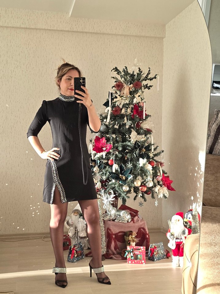 Zincir Detaylı Siyah Midi Elbise - Görsel 2