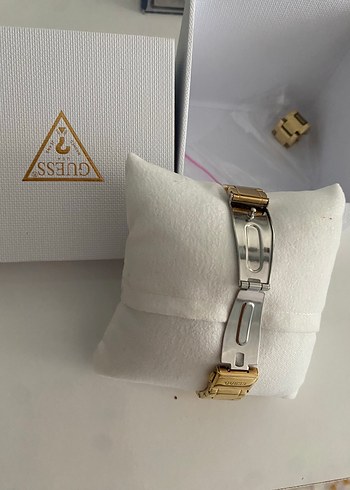 Guess Guess Kadın Altın Renkli Modern Klasik Saat