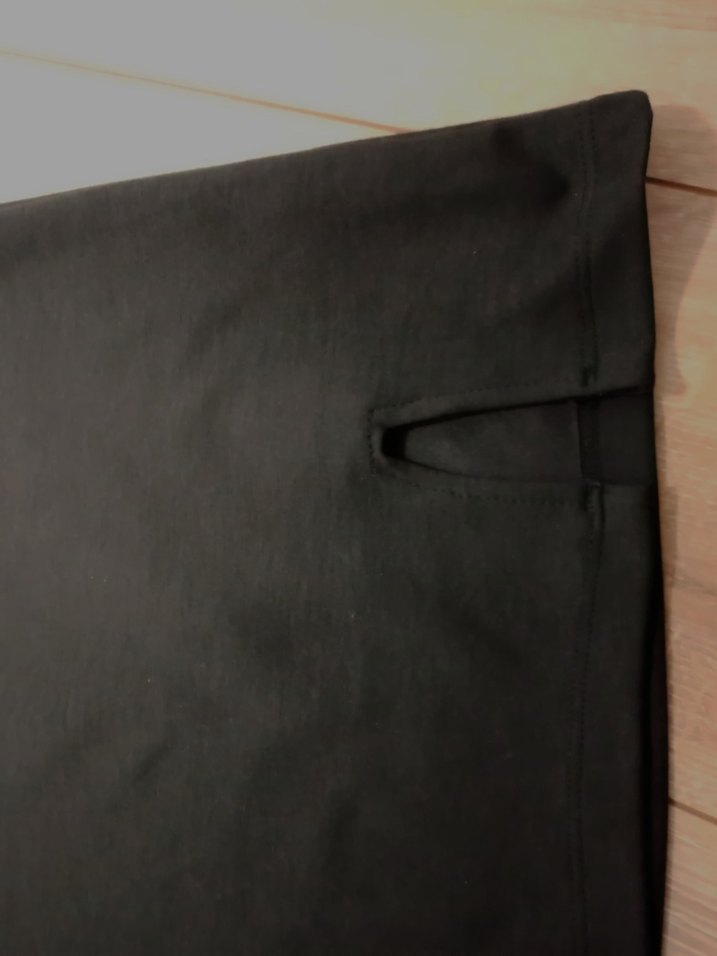 Siyah yırtmaçlı mini elbise - Görsel 3