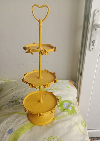 Sarı 3 Katlı Kalp Saplı Mutfak Standı