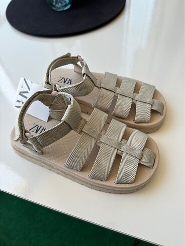 Zara Zara sandalet