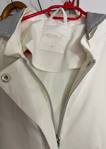 Beyaz Uzun Kadın Yağmurluk - Görsel 3