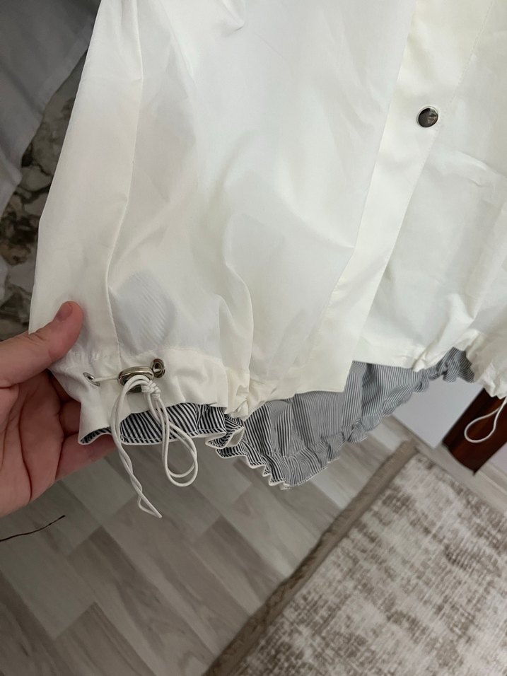 Beyaz Uzun Kadın Yağmurluk - Görsel 4