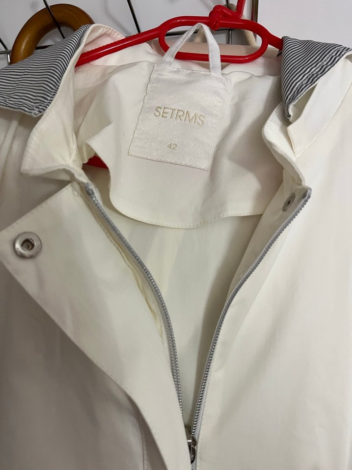 Beyaz Uzun Kadın Yağmurluk - Görsel 3